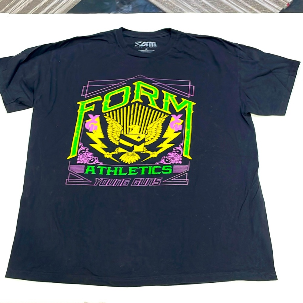 Form athletics “ young guns”men’s T-shirt XL great condition great colors!